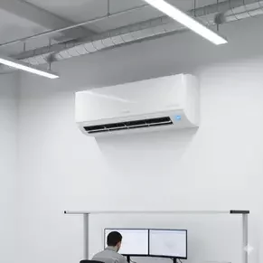 Unidad interior de un Sistema Split Industrial de alta capacidad, ideal para acondicionamiento de aire en oficinas o laboratorios